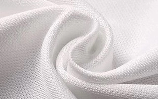 Polyester cleanroom wipers for low lint controlled environment cleaning
